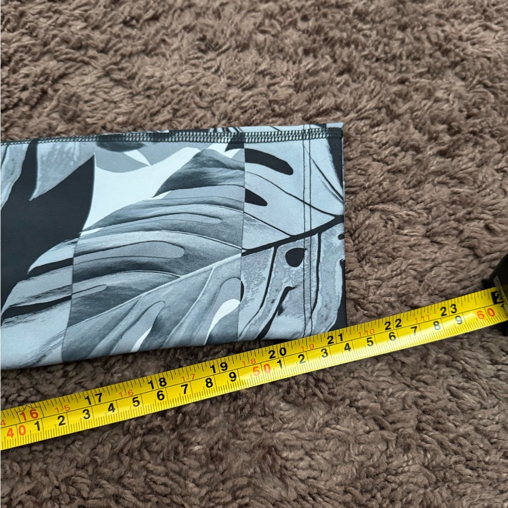 2 FOR $25Nike Dri-Fit Leaf Print Botanical Black Power Crop Leggings High Rise S - Picture 9 of 9